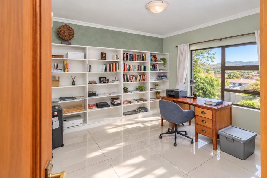 5 Bedroom Property for Sale in Birdwood Estate North West